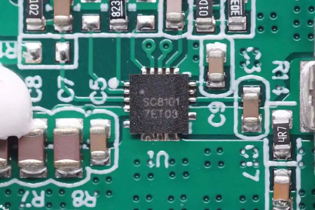 南芯科技SC8101、SC8815助力斯莫格迷你V口电池实现百瓦多口快充